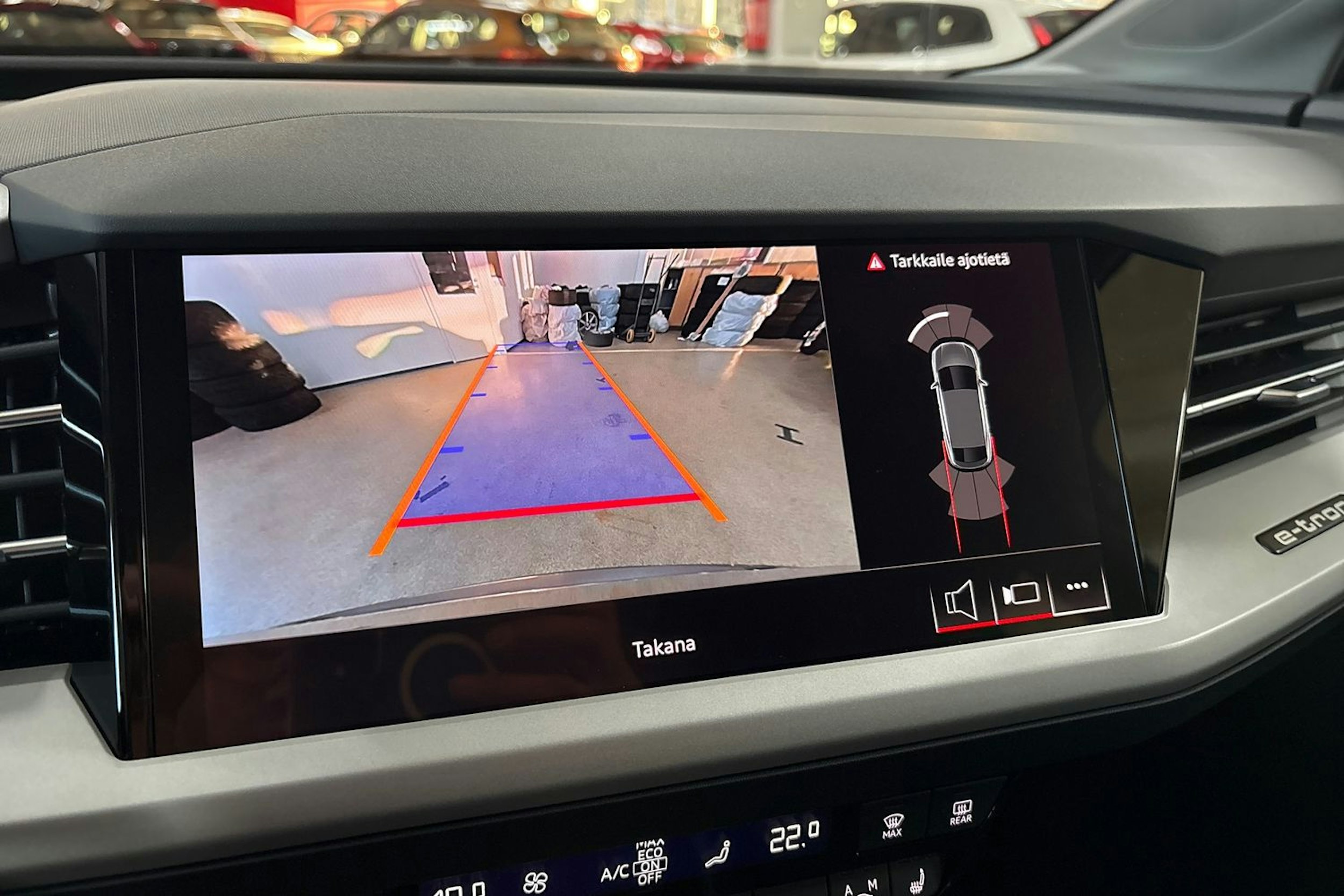 met. harmaa Audi Q4 e-tron 2026 kuva 16.