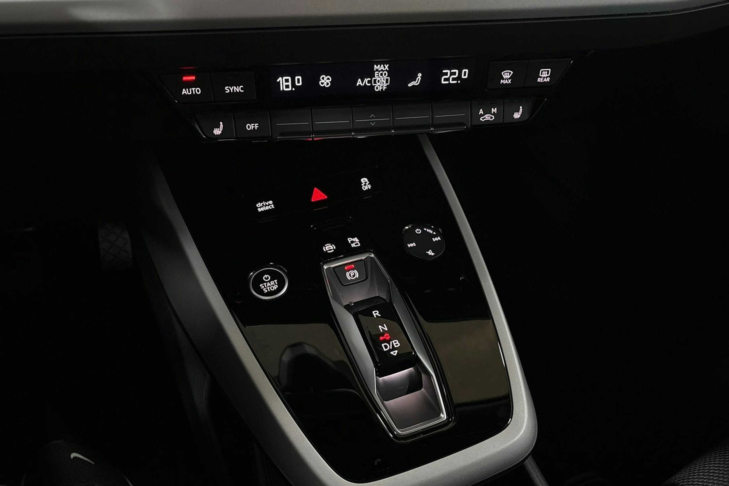 met. harmaa Audi Q4 e-tron 2026 kuva 21.