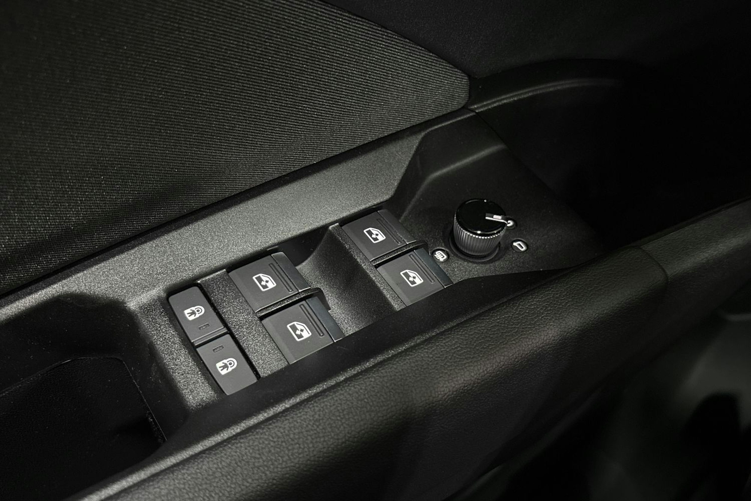 met. harmaa Audi Q4 e-tron 2026 kuva 23.