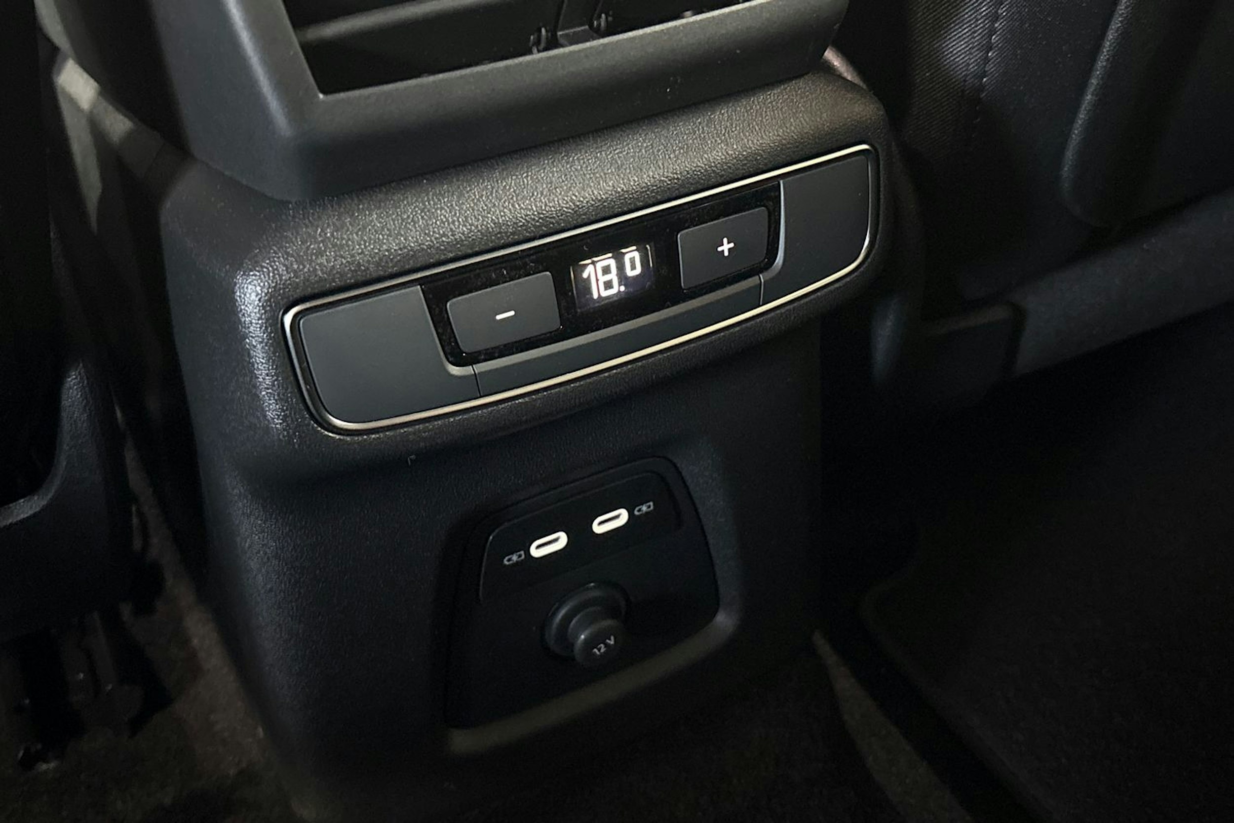 met. harmaa Audi Q4 e-tron 2026 kuva 24.