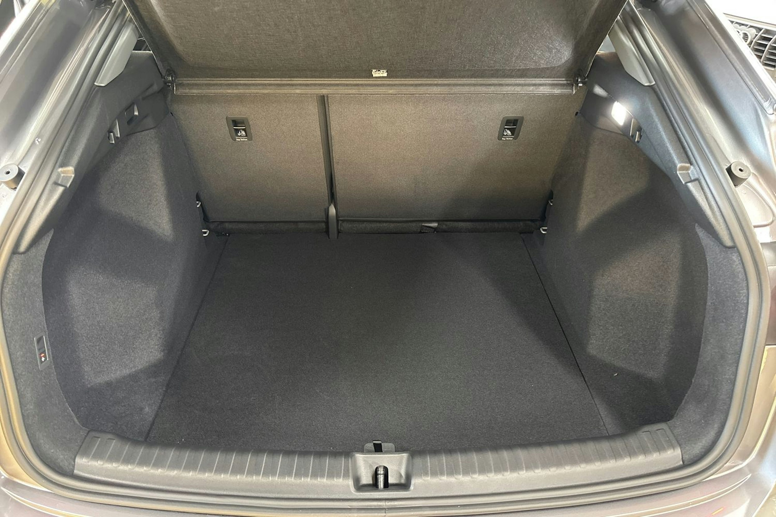 met. harmaa Audi Q4 e-tron 2026 kuva 25.