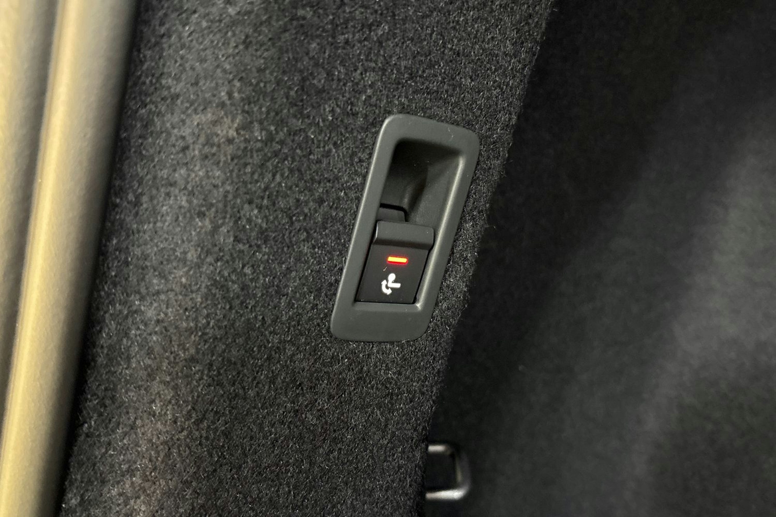 met. harmaa Audi Q4 e-tron 2026 kuva 26.