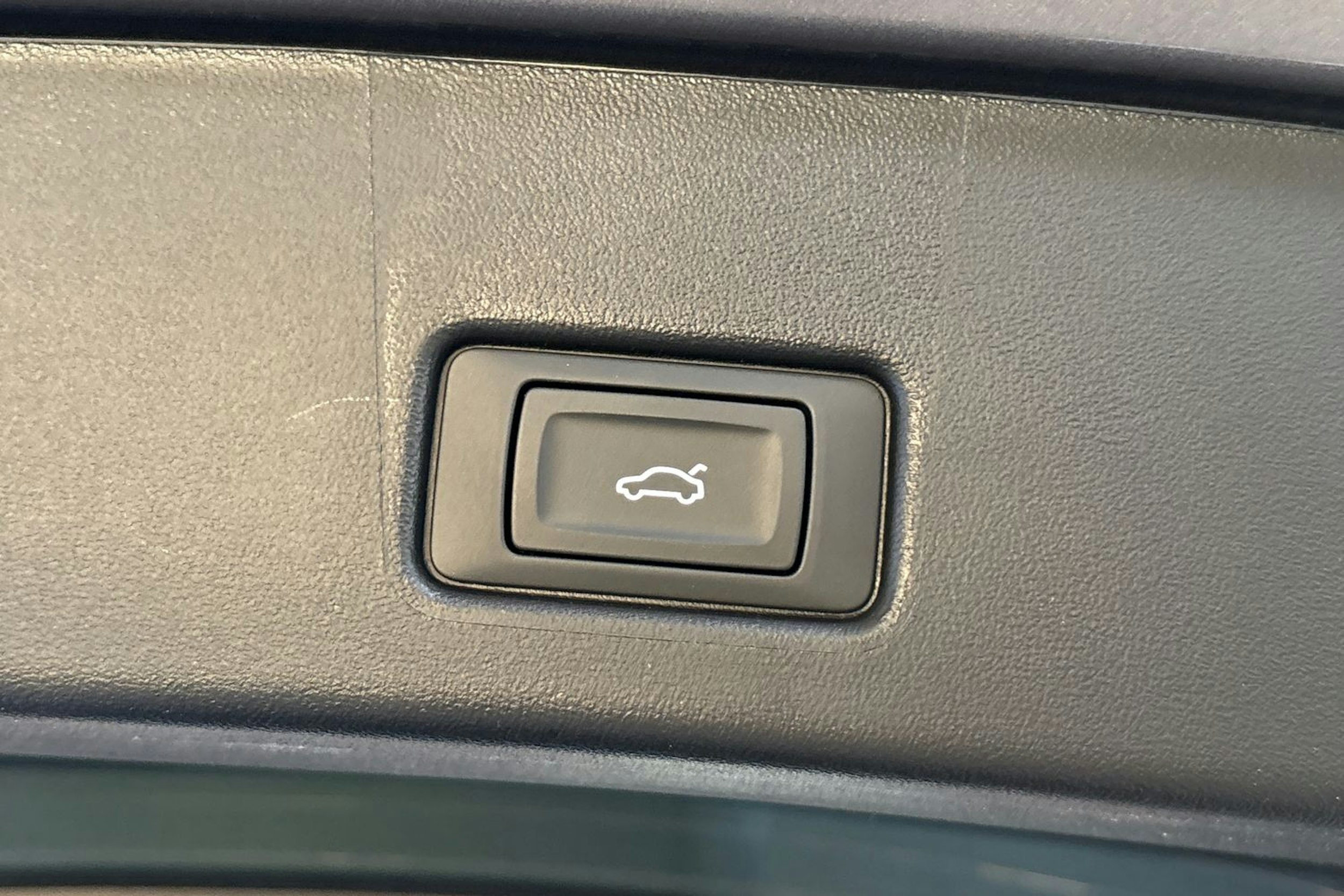 met. harmaa Audi Q4 e-tron 2026 kuva 27.