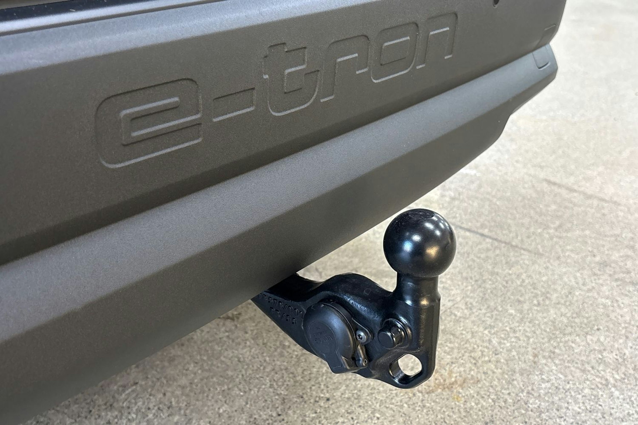 met. harmaa Audi Q4 e-tron 2026 kuva 28.