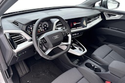 harmaa Audi Q4 e-tron 2026 kuva 6.