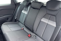 harmaa Audi Q4 e-tron 2026 kuva 8.