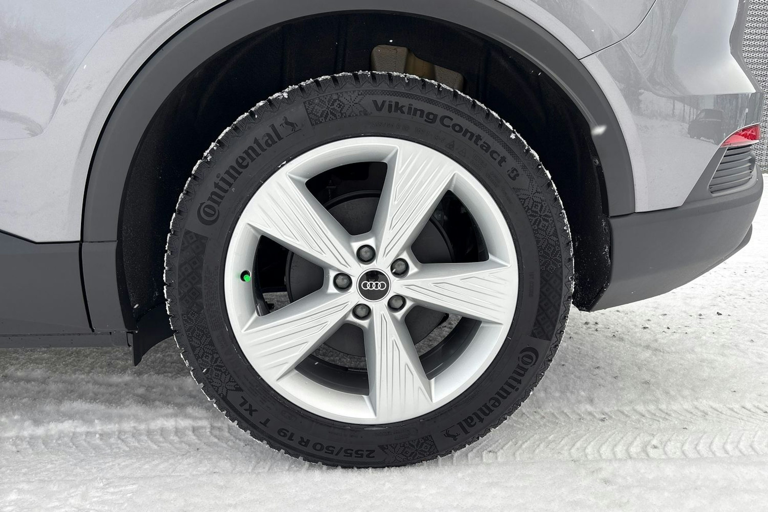 harmaa Audi Q4 e-tron 2026 kuva 10.