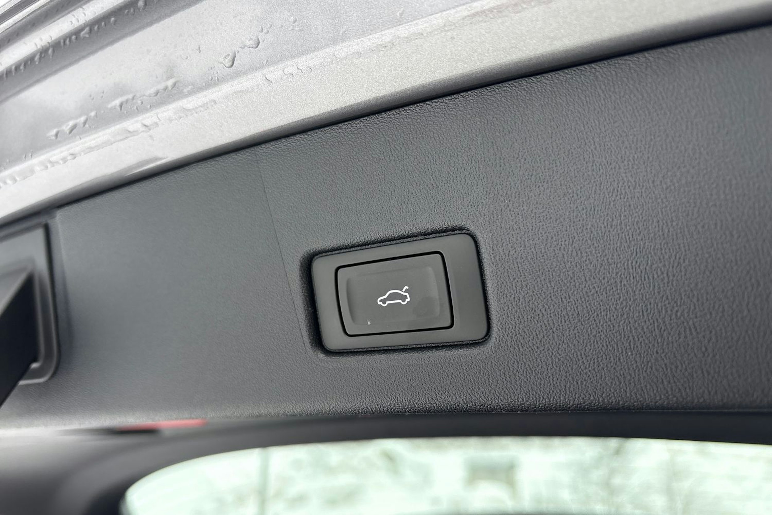 harmaa Audi Q4 e-tron 2026 kuva 11.