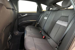 met. harmaa Audi Q4 e-tron 2026 kuva 8.