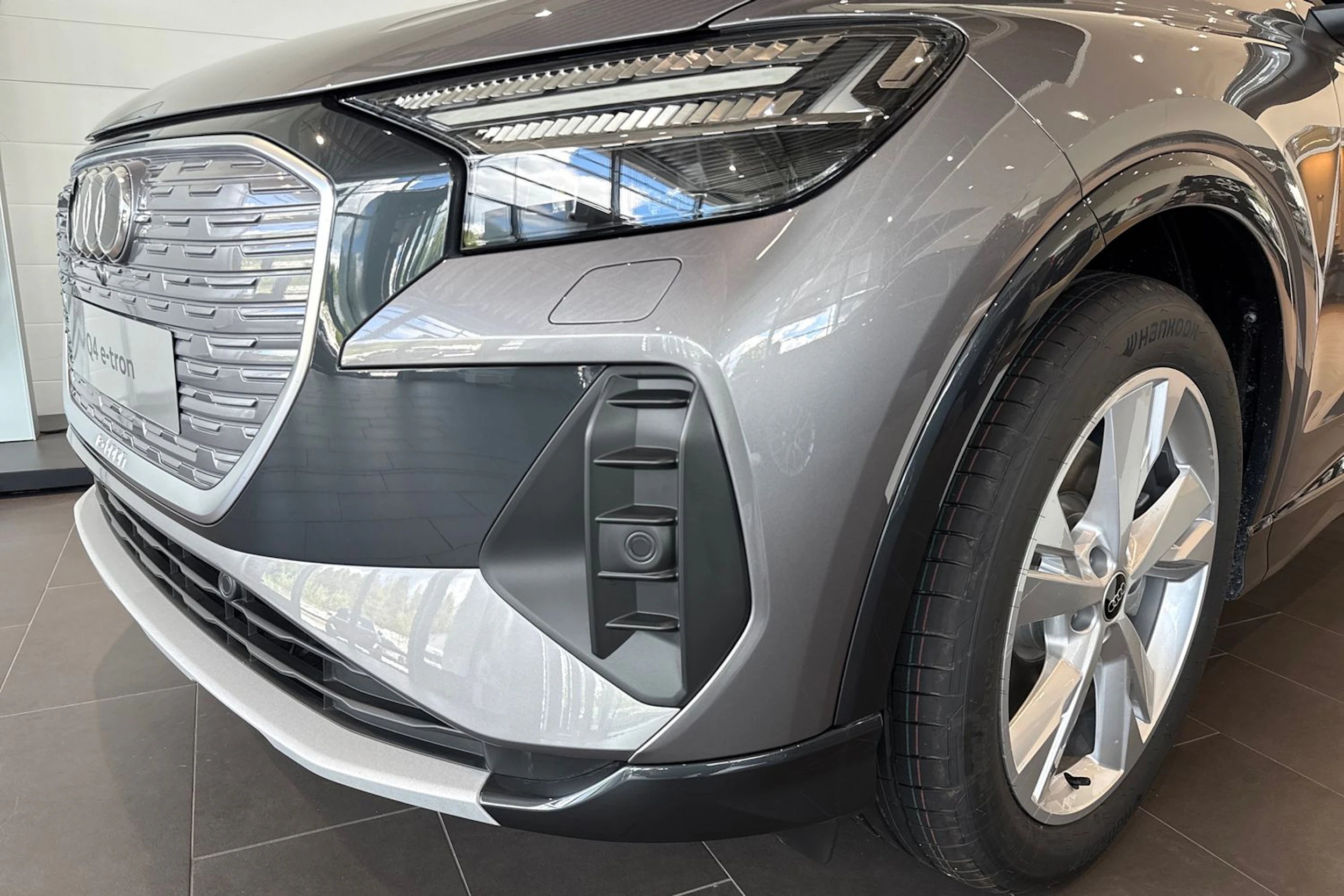 met. harmaa Audi Q4 e-tron 2026 kuva 10.
