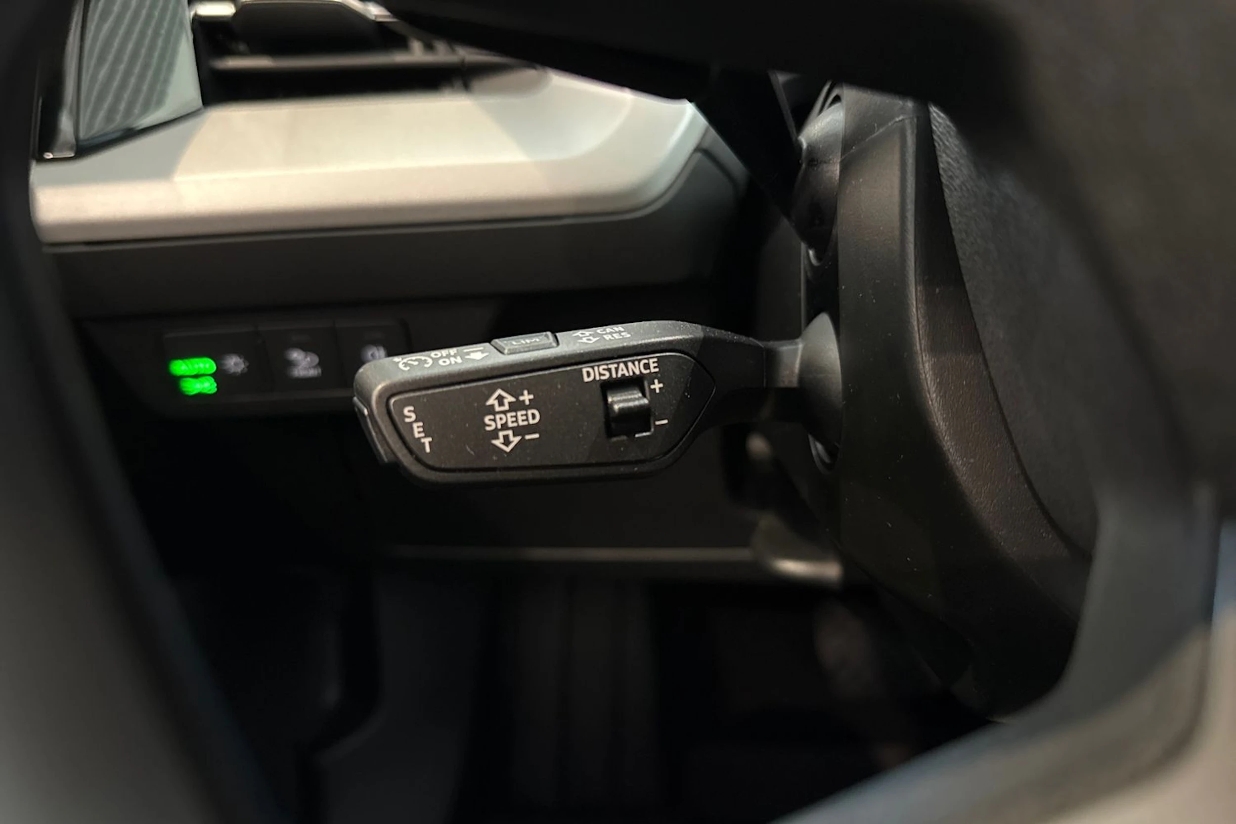 met. harmaa Audi Q4 e-tron 2026 kuva 16.