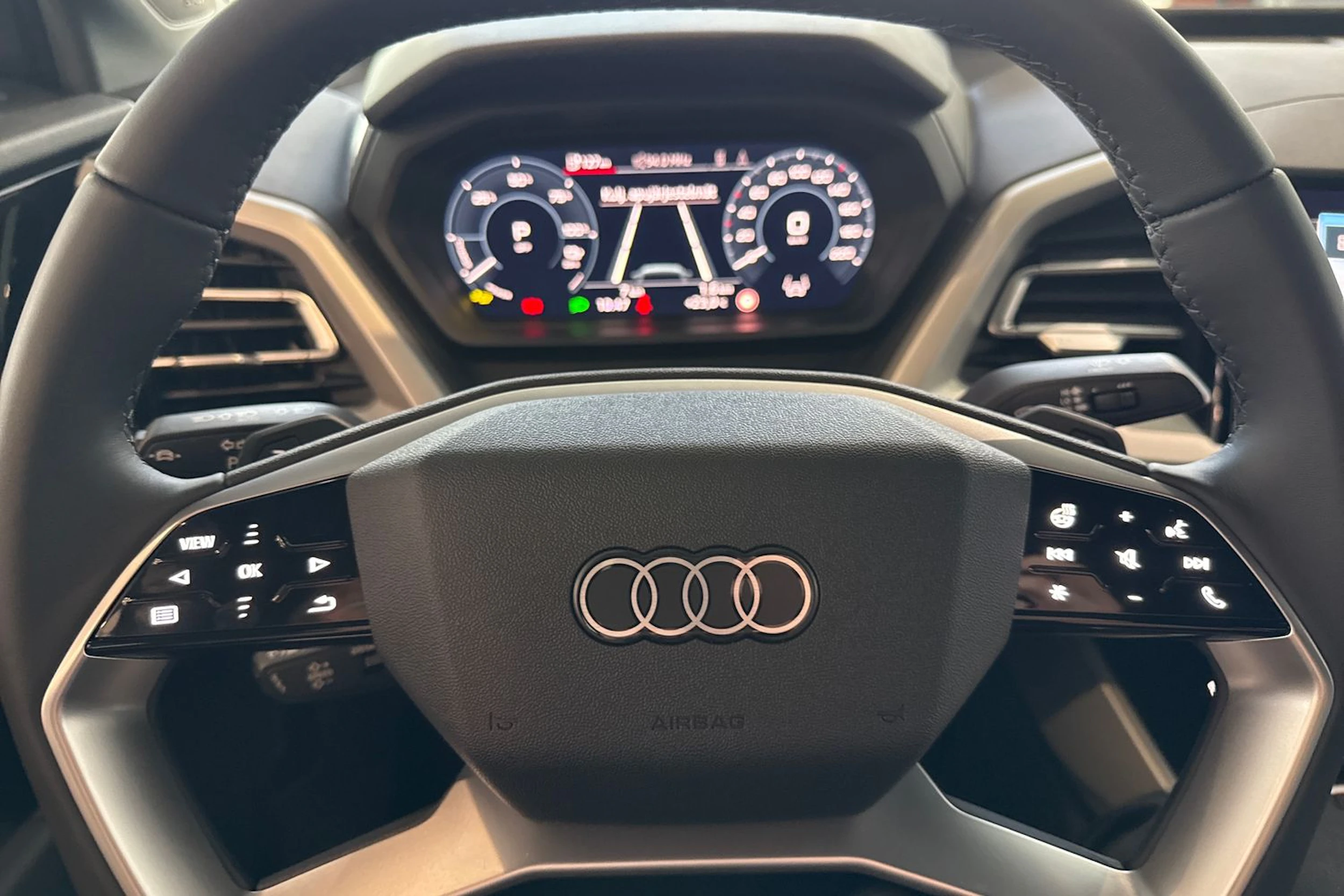 met. harmaa Audi Q4 e-tron 2026 kuva 17.