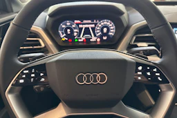 met. harmaa Audi Q4 e-tron 2026 kuva 17.