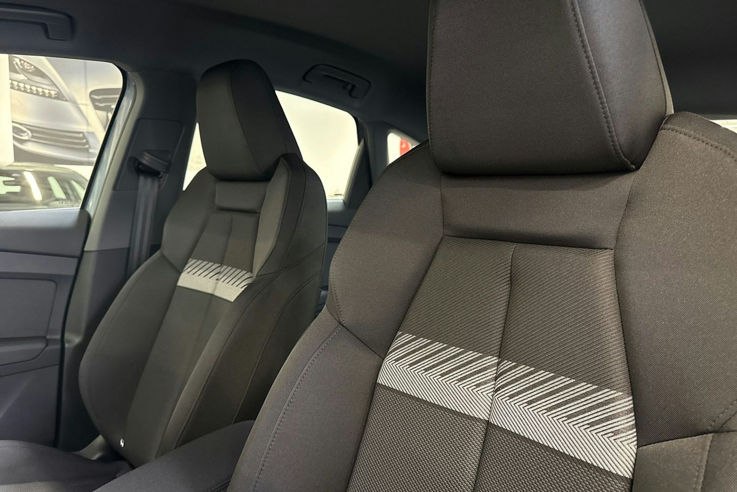 met. sininen Audi Q4 e-tron 2026 kuva 13.