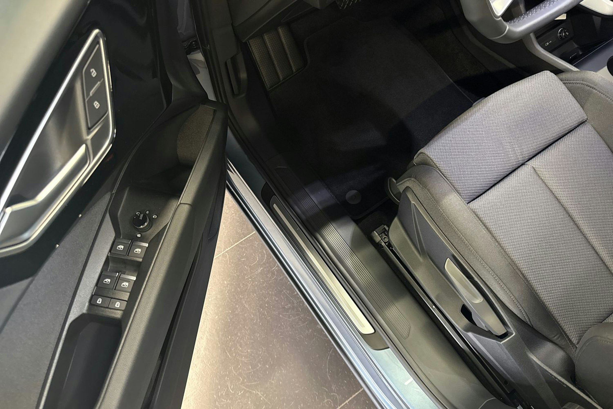 met. sininen Audi Q4 e-tron 2026 kuva 14.