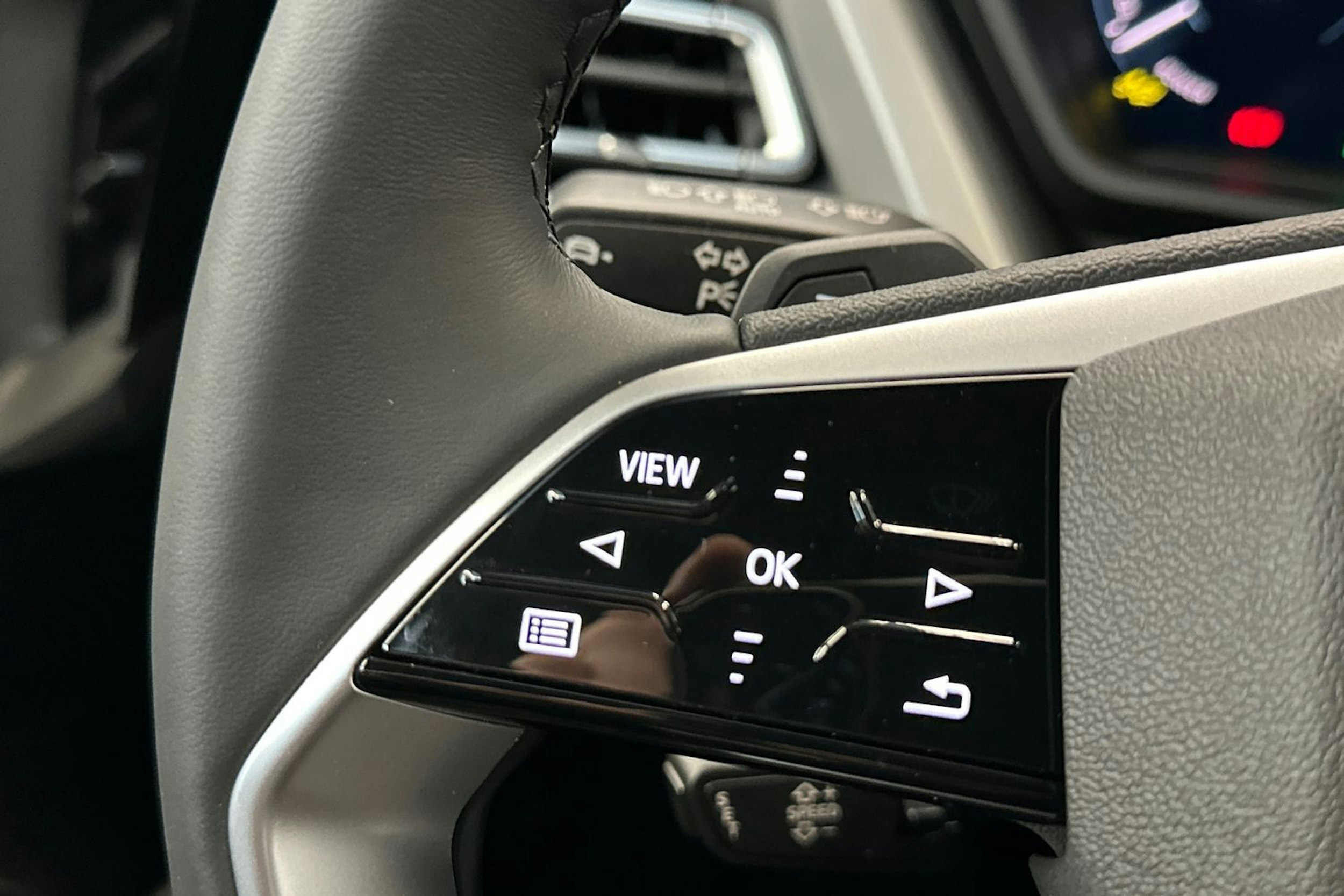 mythos musta Audi Q4 e-tron 2026 kuva 8.