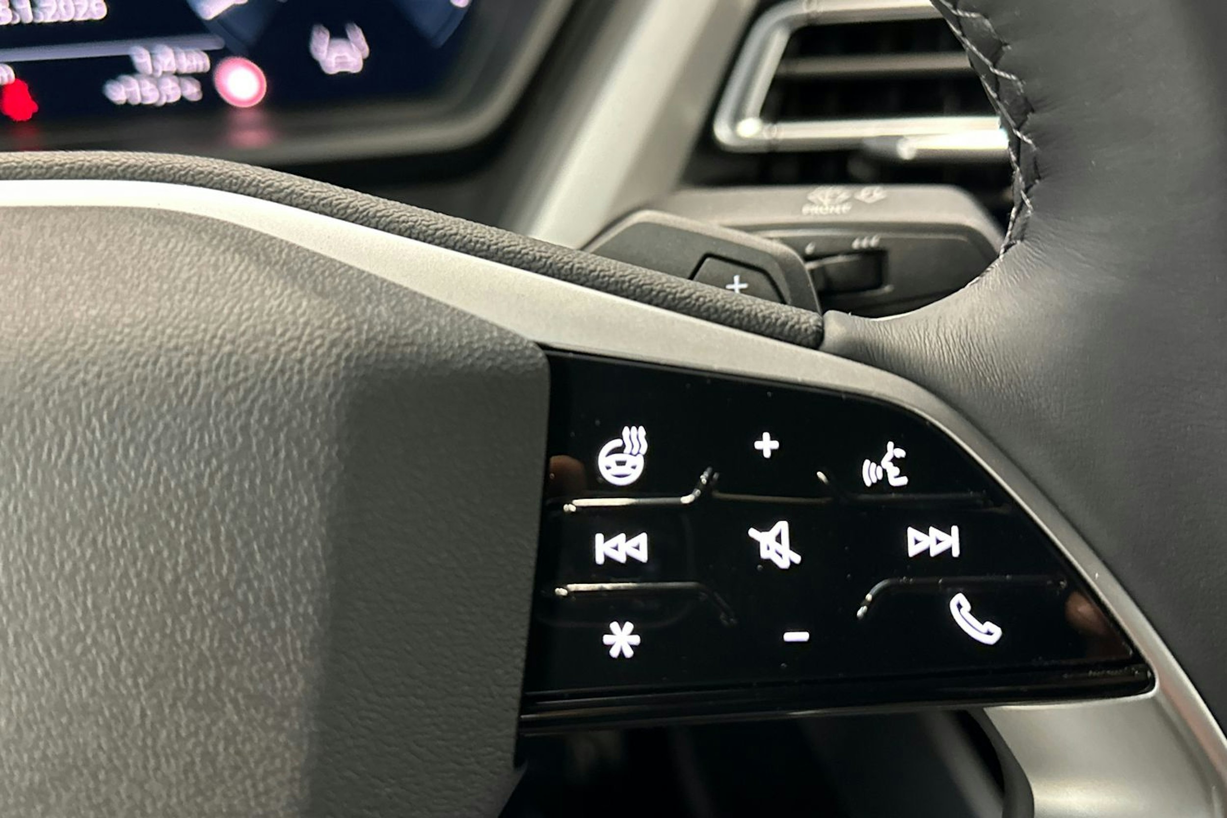 mythos musta Audi Q4 e-tron 2026 kuva 9.