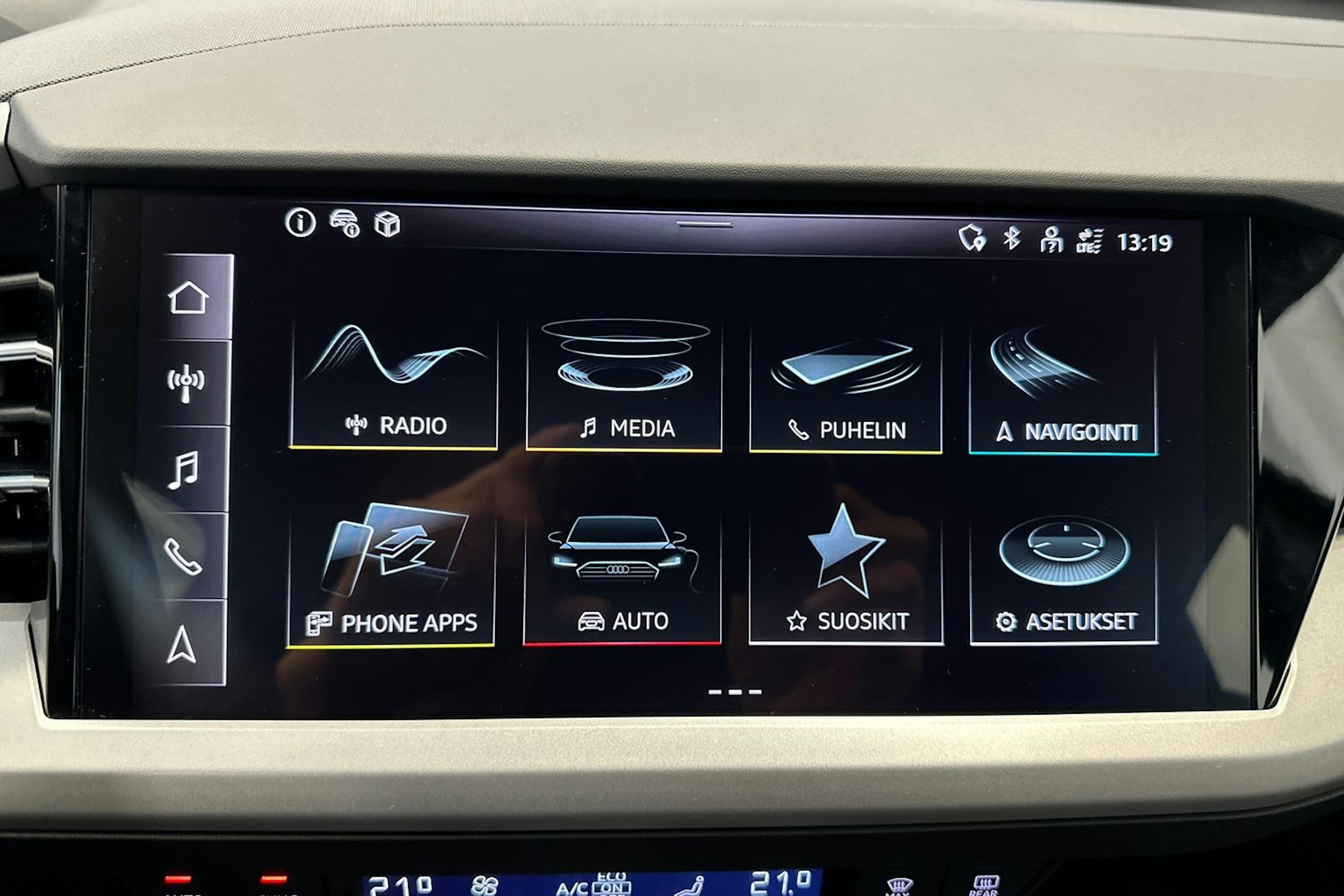 mythos musta Audi Q4 e-tron 2026 kuva 12.