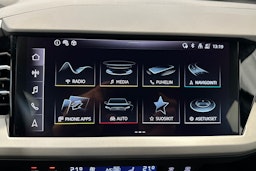 mythos musta Audi Q4 e-tron 2026 kuva 12.