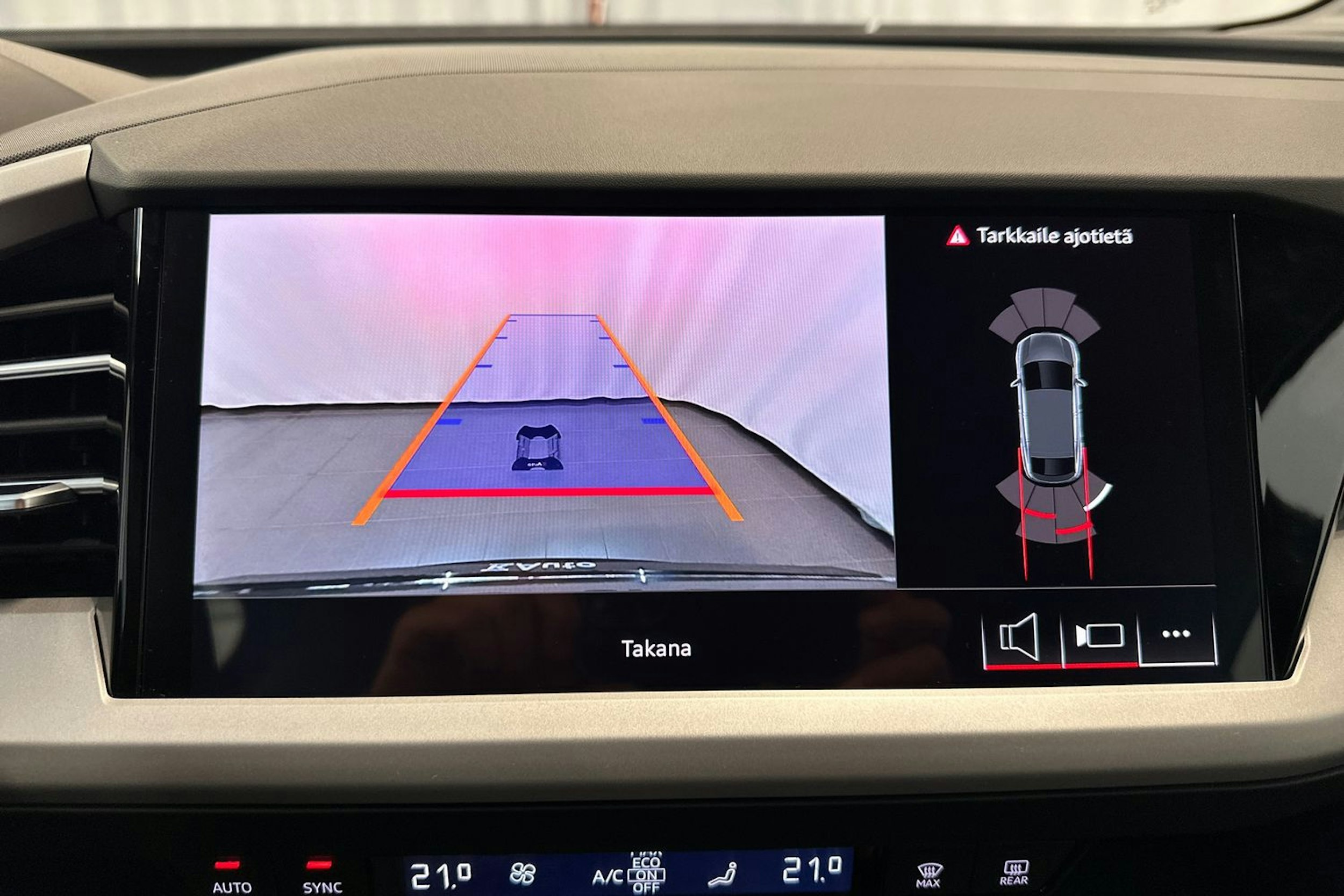 mythos musta Audi Q4 e-tron 2026 kuva 14.