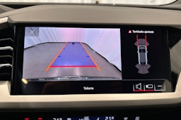 mythos musta Audi Q4 e-tron 2026 kuva 15.