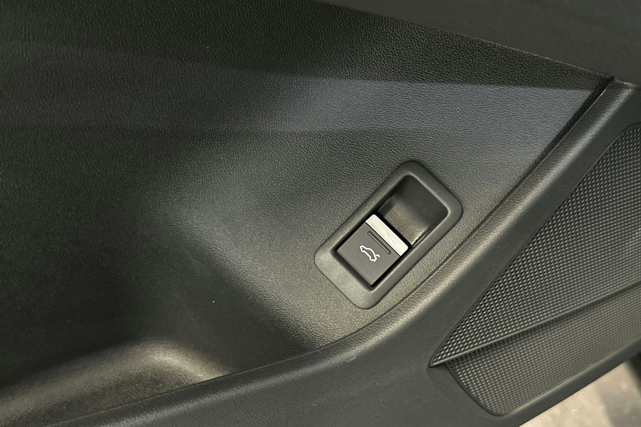 mythos musta Audi Q4 e-tron 2026 kuva 22.