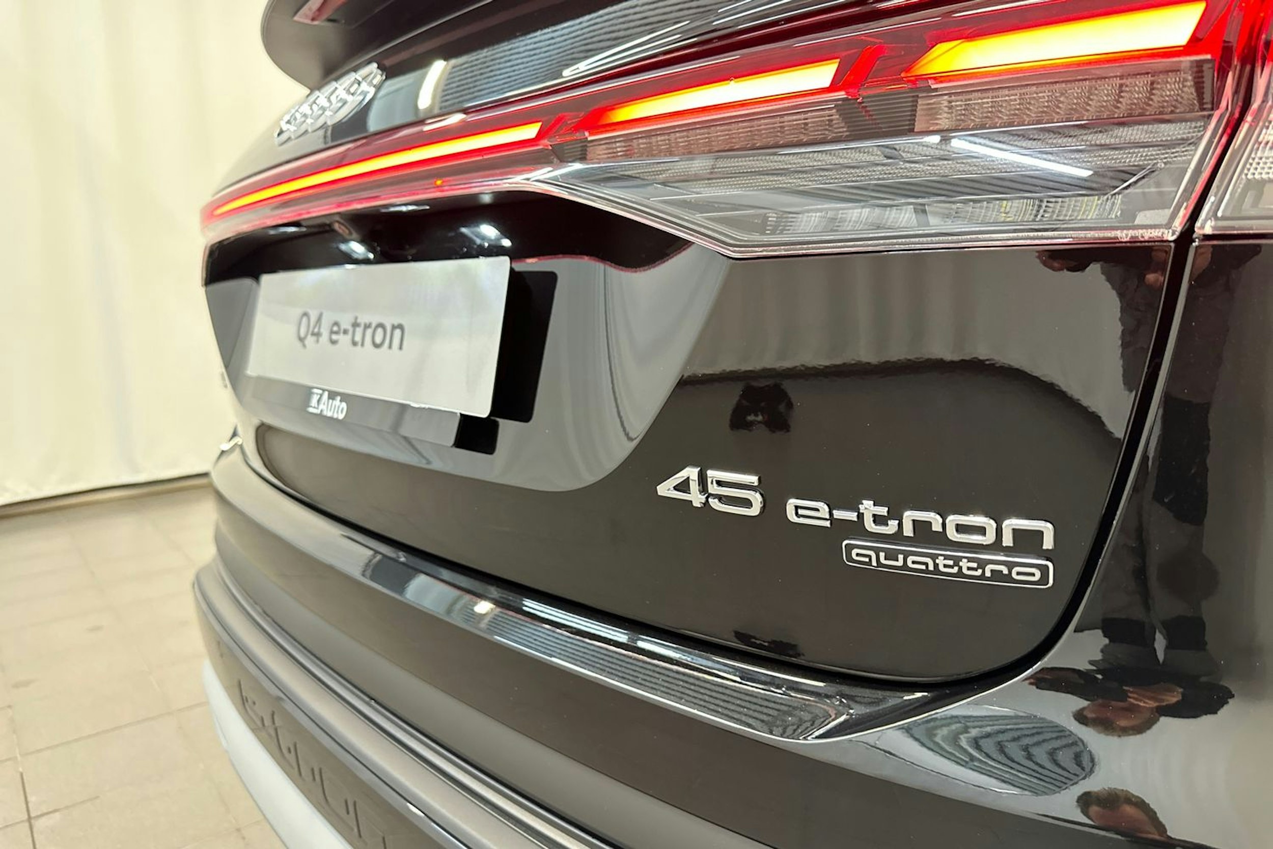 mythos musta Audi Q4 e-tron 2026 kuva 24.