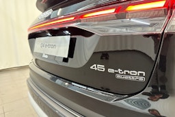 mythos musta Audi Q4 e-tron 2026 kuva 24.