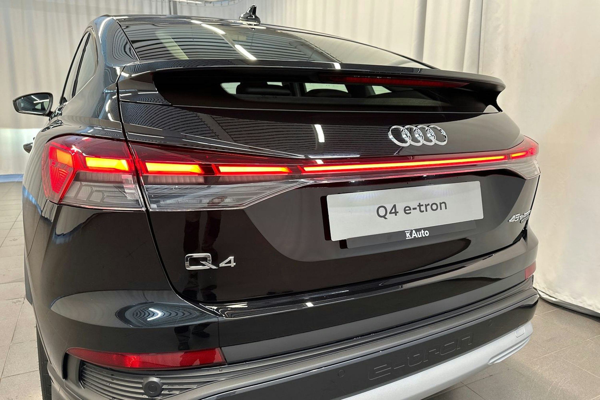 mythos musta Audi Q4 e-tron 2026 kuva 25.