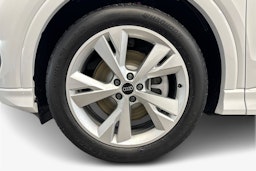 jäätikön valkoinen Audi Q4 e-tron 2026 kuva 9.