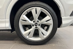 jäätikön valkoinen Audi Q4 e-tron 2026 kuva 10.