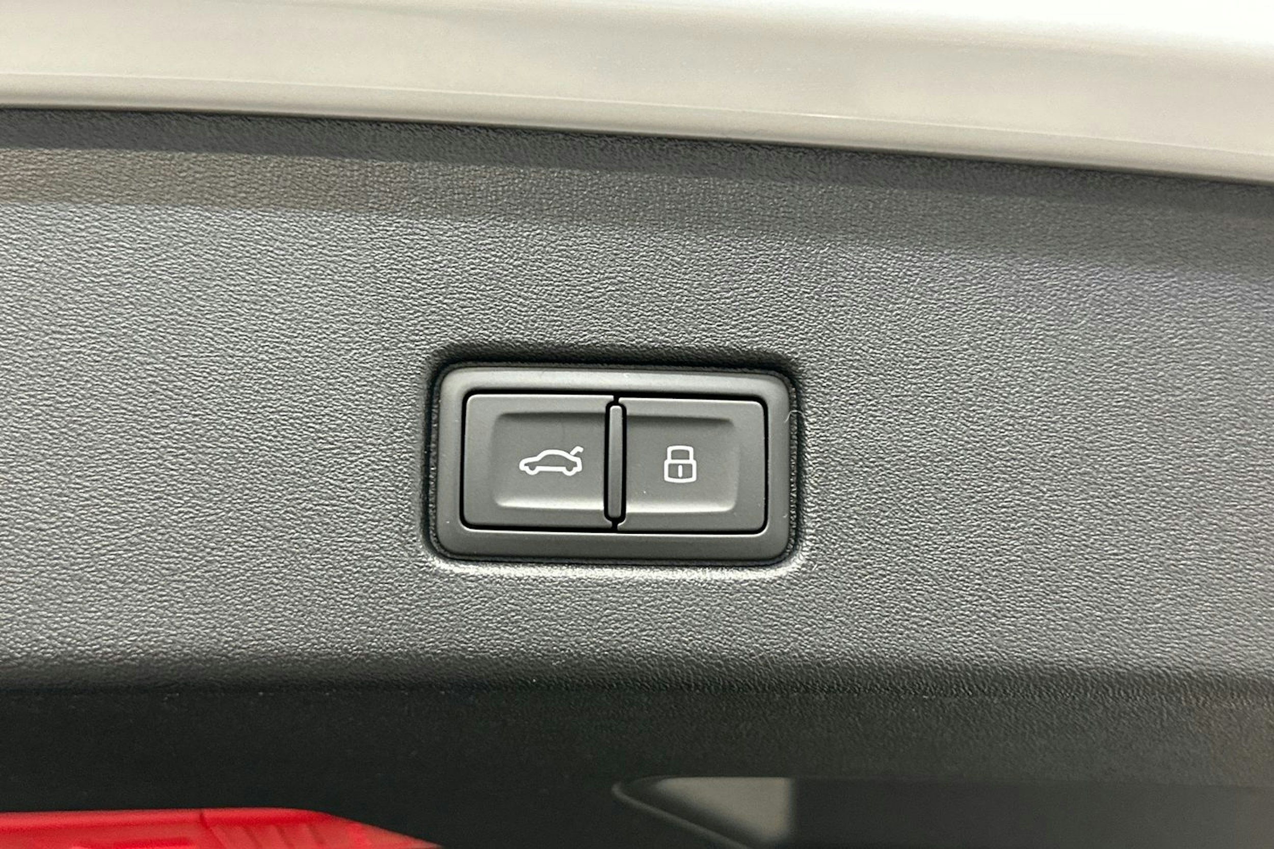 jäätikön valkoinen Audi Q4 e-tron 2026 kuva 12.