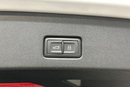 jäätikön valkoinen Audi Q4 e-tron 2026 kuva 12.