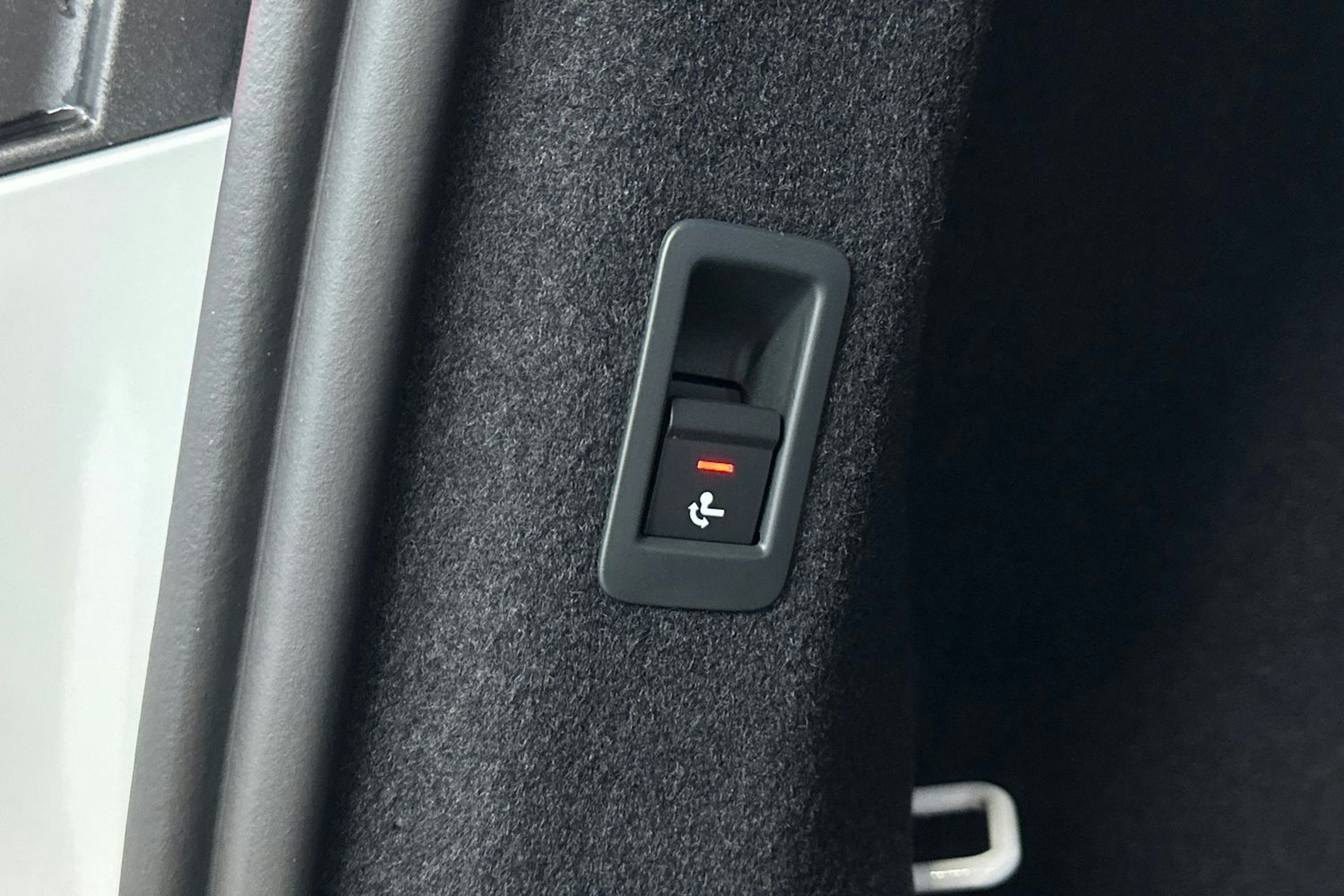 jäätikön valkoinen Audi Q4 e-tron 2026 kuva 14.