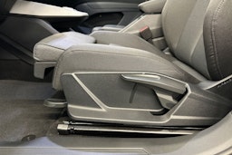 jäätikön valkoinen Audi Q4 e-tron 2026 kuva 15.