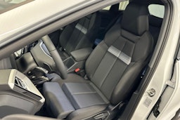 jäätikön valkoinen Audi Q4 e-tron 2026 kuva 16.