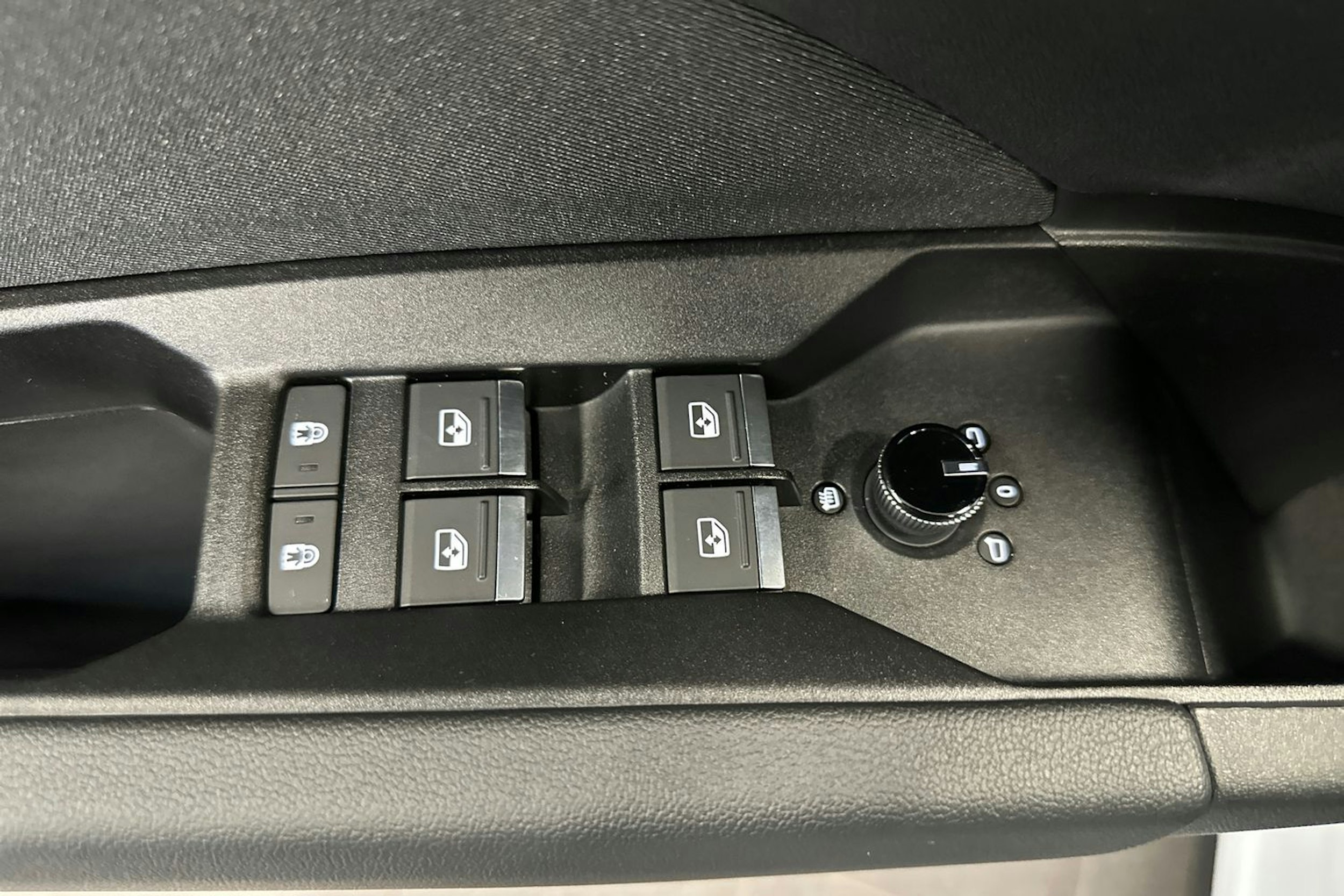 jäätikön valkoinen Audi Q4 e-tron 2026 kuva 17.