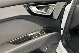 jäätikön valkoinen Audi Q4 e-tron 2026 kuva 19.