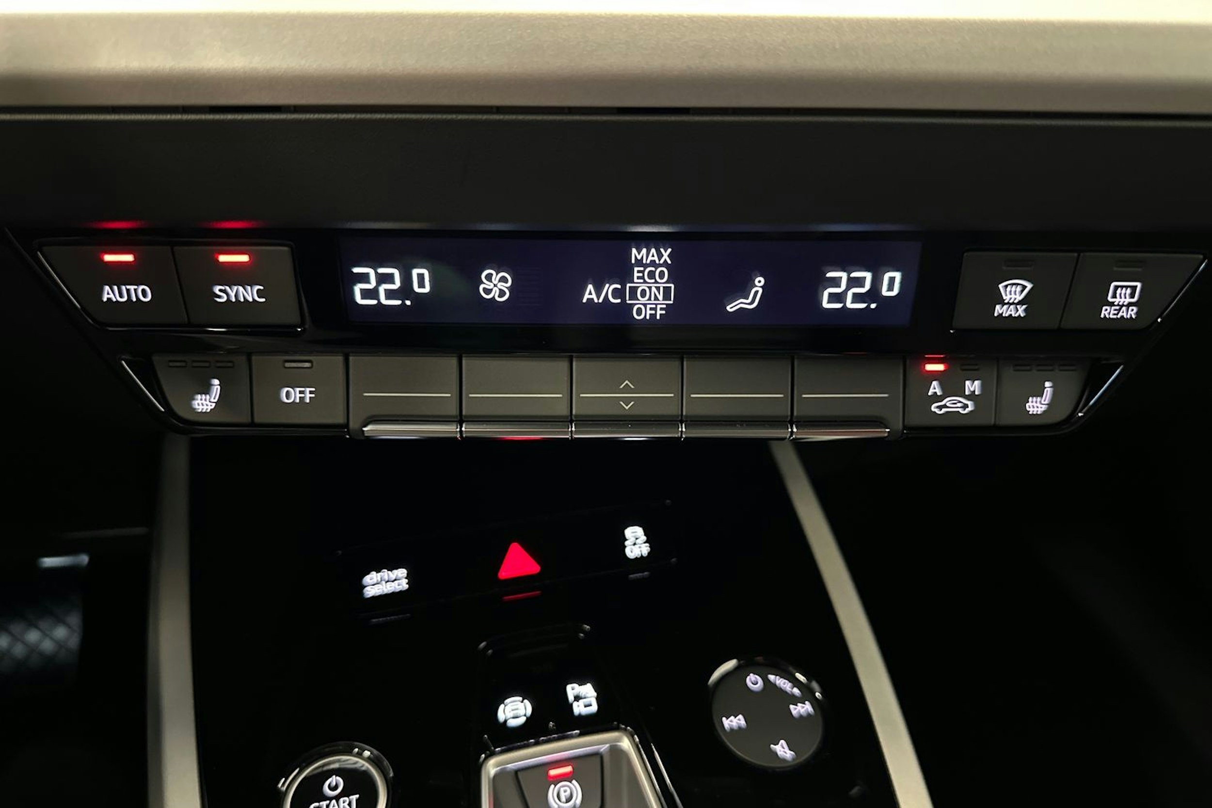 jäätikön valkoinen Audi Q4 e-tron 2026 kuva 29.