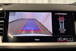 jäätikön valkoinen Audi Q4 e-tron 2026 kuva 32.