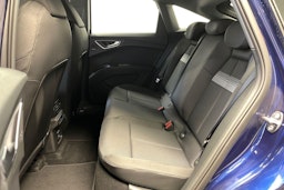 navarra sininen Audi Q4 e-tron 2026 kuva 8.