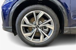 navarra sininen Audi Q4 e-tron 2026 kuva 9.