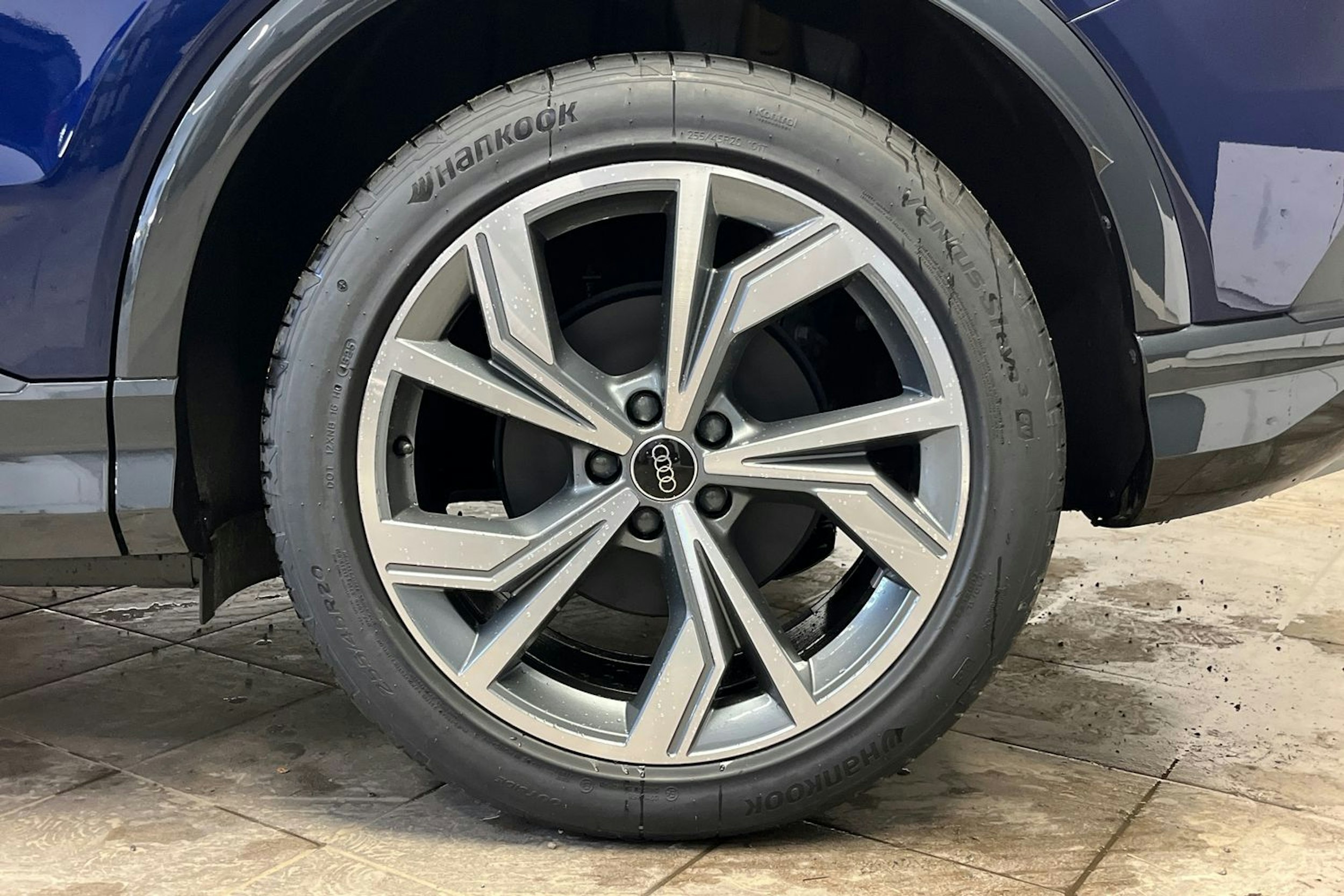 navarra sininen Audi Q4 e-tron 2026 kuva 10.