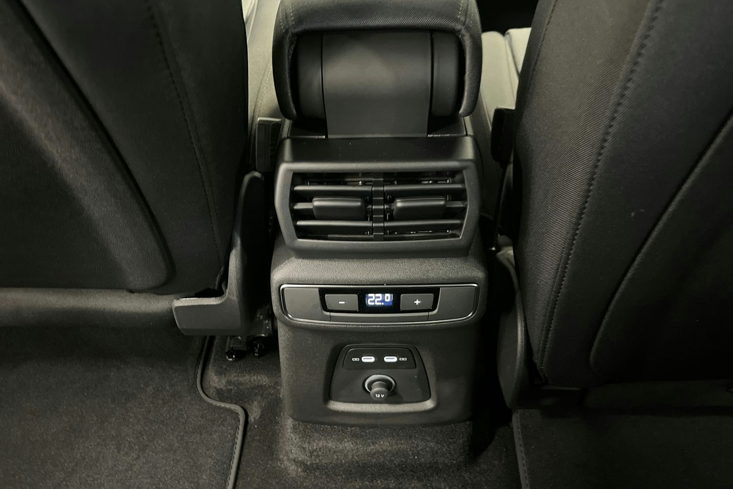 navarra sininen Audi Q4 e-tron 2026 kuva 13.