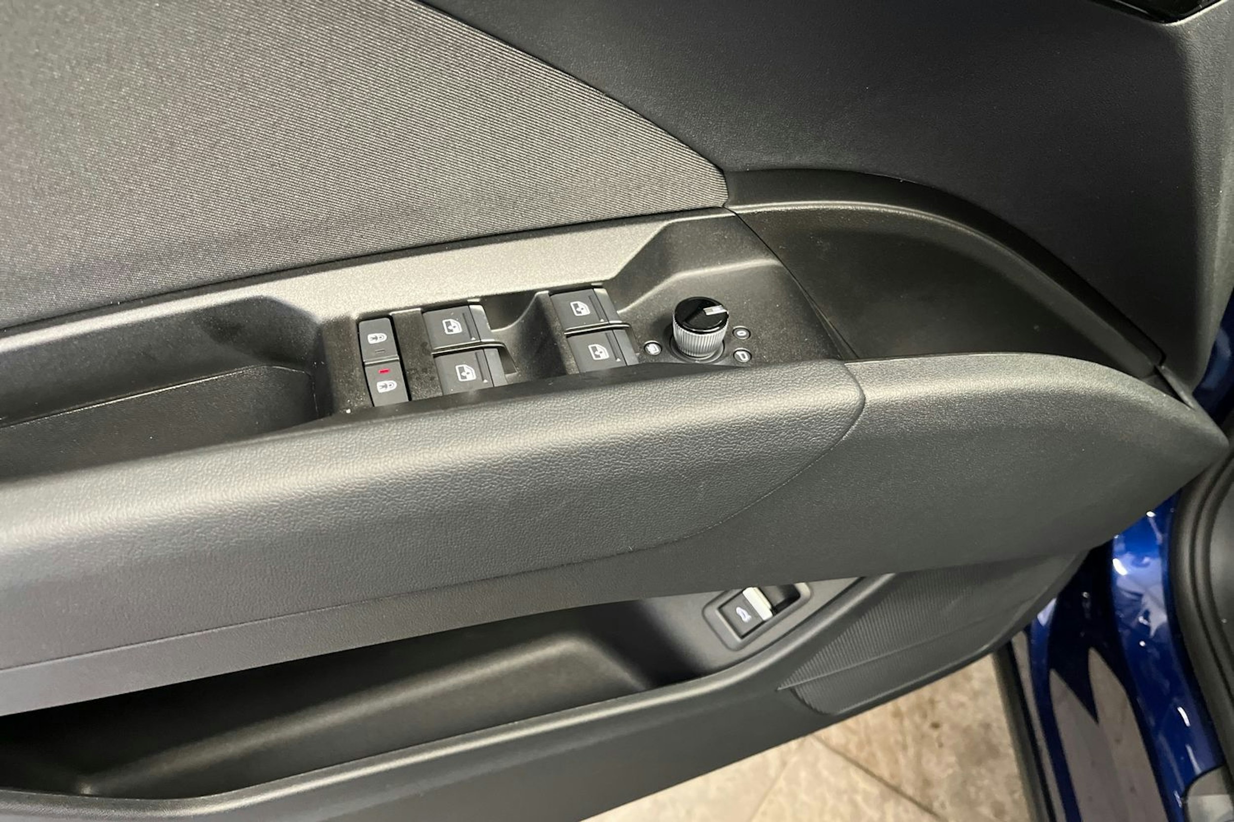 navarra sininen Audi Q4 e-tron 2026 kuva 14.