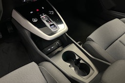 navarra sininen Audi Q4 e-tron 2026 kuva 15.