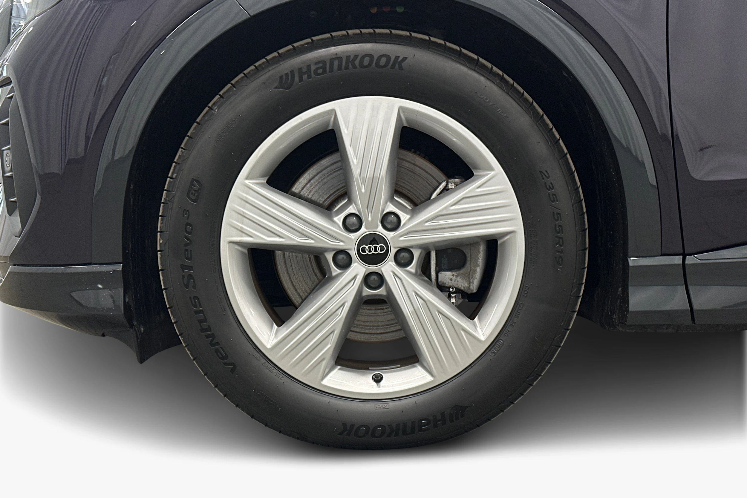 violetti Audi Q4 e-tron 2026 kuva 9.
