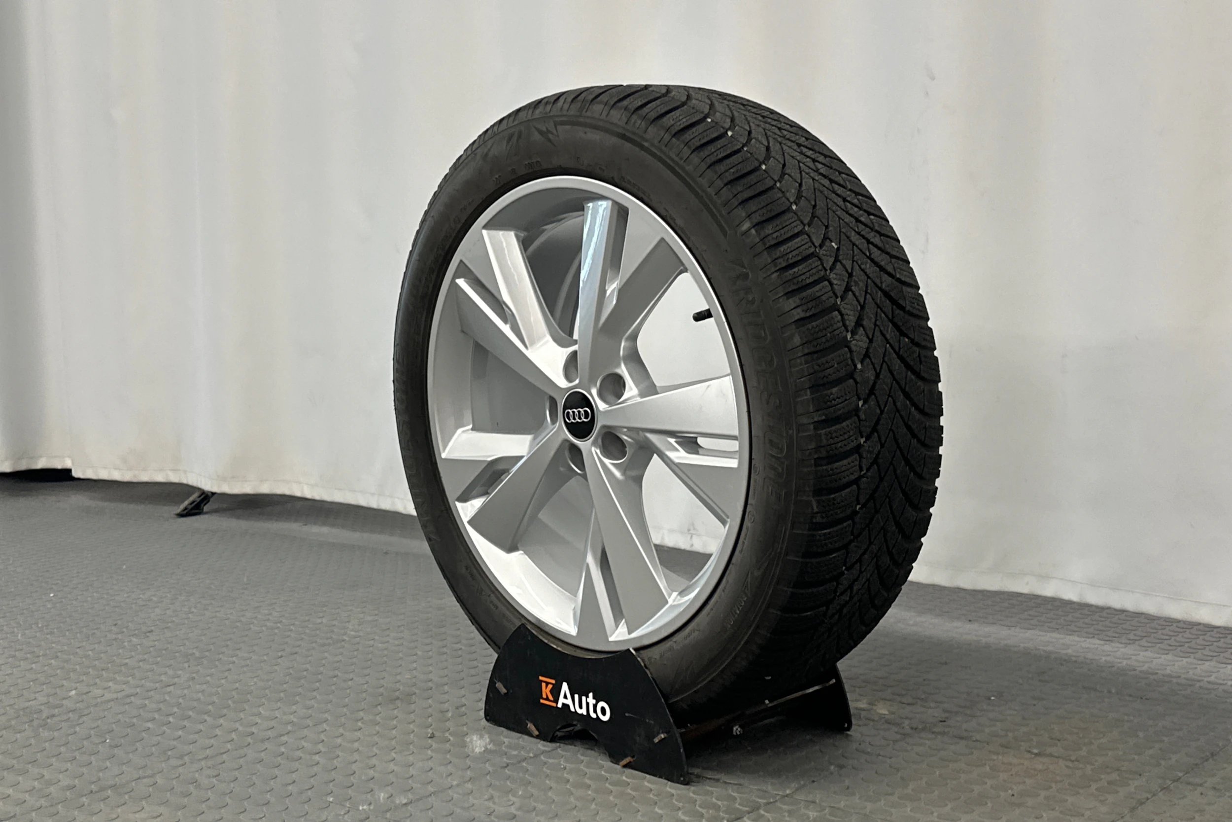 violetti Audi Q4 e-tron 2026 kuva 10.