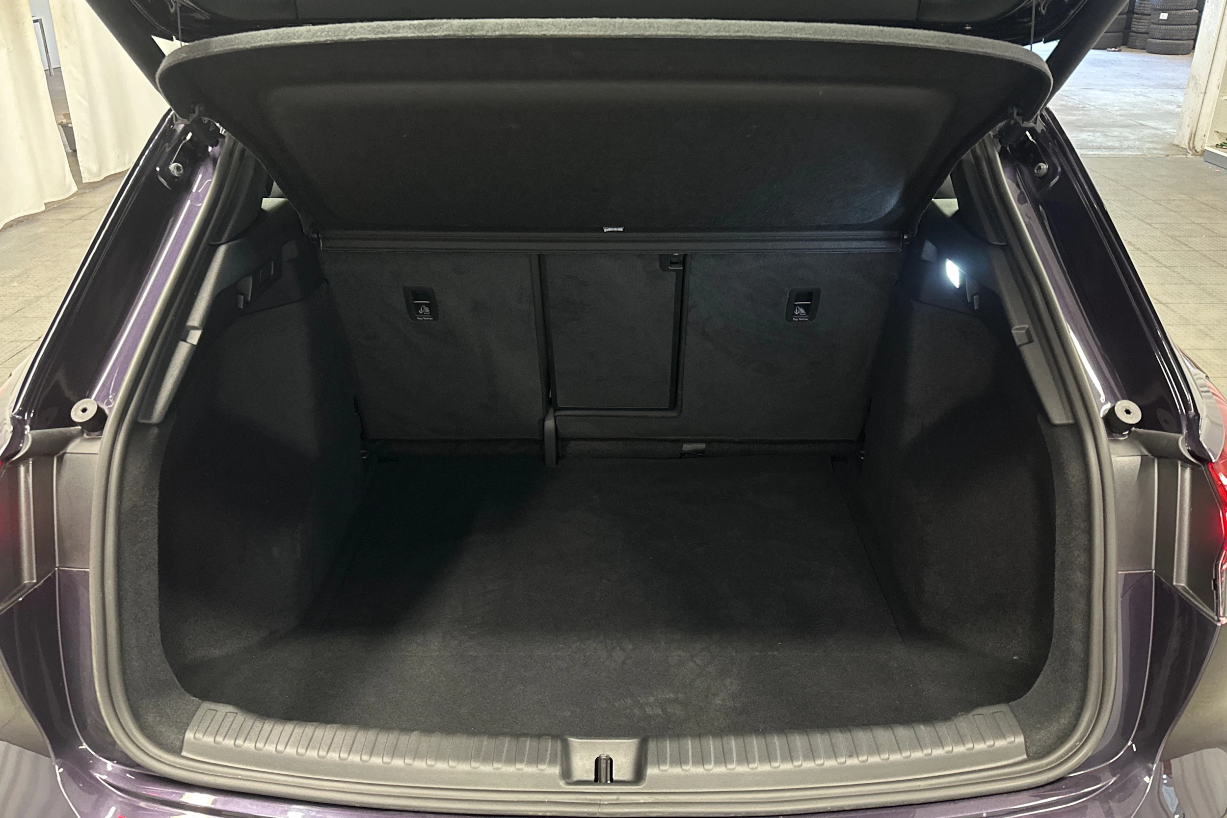 violetti Audi Q4 e-tron 2026 kuva 11.