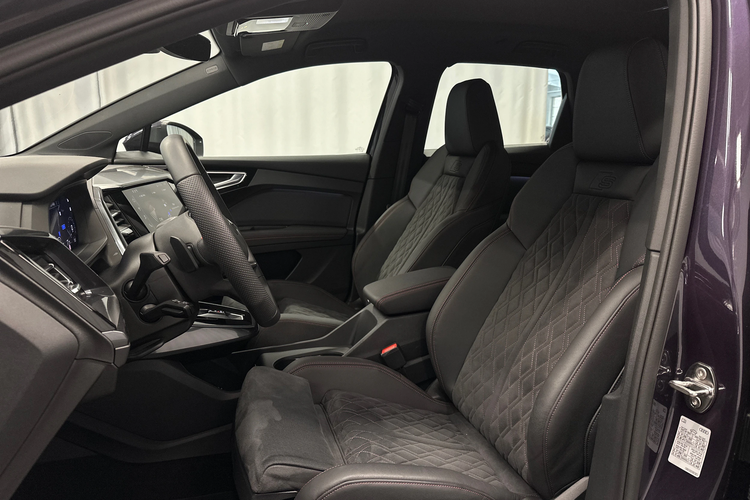 violetti Audi Q4 e-tron 2026 kuva 14.